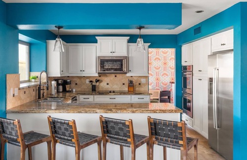 Peoria House | Pickleball + Heated Pool & Spa | Sleeps 16