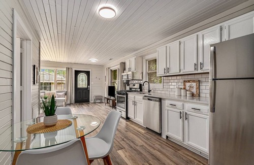 South Haven Cabin | Pickleball | HotTub (Shared) | 2.5 Acres | DogOK| FirePit