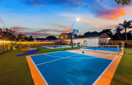 Palm Beach - West Palm Beach House | Pickleball ~ Htd Pool ~ MiniGolf ~ Bowling ~ FirePit ~ Pool Table ~ 4 Bed/3 Bath
