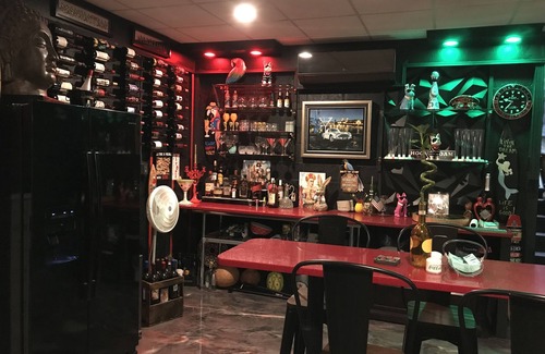 Biggar House | PickleBall Movie Theater Near Marina!