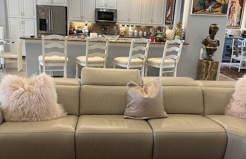 Biggar House | PickleBall Movie Theater Near Marina!
