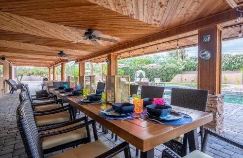 Paradise Valley Village House | Pickleball & Putt Putt Pool Hot Tub Loungers