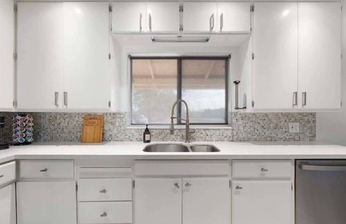 Bel Air House | Pickleball | Sparkling Pool | Mini Putt | Sleeps14