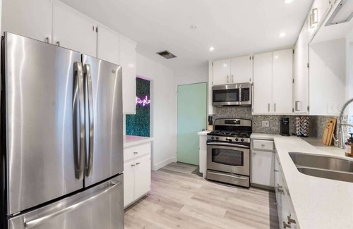Bel Air House | Pickleball | Sparkling Pool | Mini Putt | Sleeps14