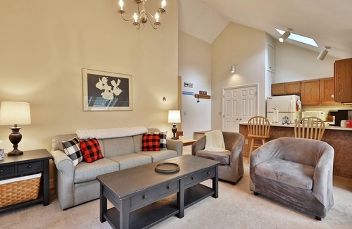 Killington Condo | Pico Family Ski Condo - 2 Bedroom/1 Bath - Ski On/Off. E306
