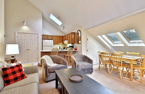 Killington Condo | Pico Family Ski Condo - 2 Bedroom/1 Bath - Ski On/Off. E306