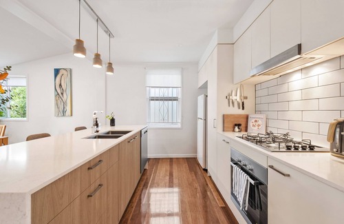 Windsor House | Picture Perfect ~ 2Bed/1Bath/1Car ~ Windsor