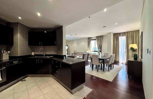Palm Jumeirah Apartment | Picture-Perfect 2BR apartment with Burj View
