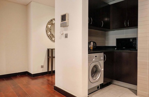Palm Jumeirah Apartment | Picture-Perfect 2BR apartment with Burj View
