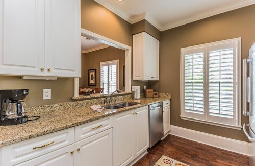 Lake Oconee House | Picture perfect Marina Cove Escape with lake views!