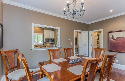 Lake Oconee House | Picture perfect Marina Cove Escape with lake views!