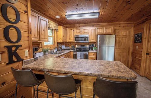 Gatlinburg - Pigeon Forge Cabin | Picture Yourself in Paradise Amazing resort location close to all action Hot Tub