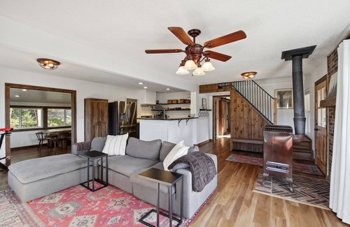 Golden Gate Canyon Cabin | Picturesque 4BR/3BA Sanctuary w/Hot tub+Fire pits @8600ft - GGC State Park!