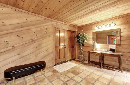 Nevada City House | Picturesque Cabin Hot Tub
