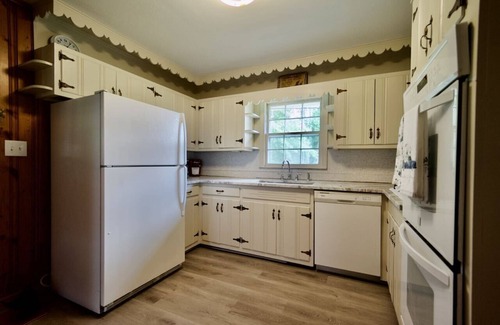 Church Street House | Picturesque Lake Side Home close to the city