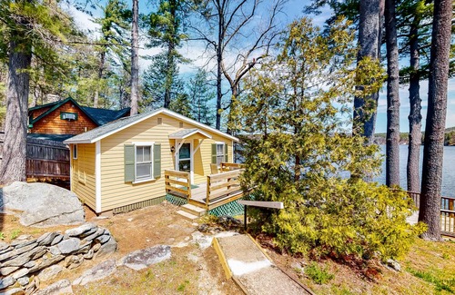 Alton Bay Cottage | Picturesque studio in bay-front locale just steps to water w/WiFi & kitchenette