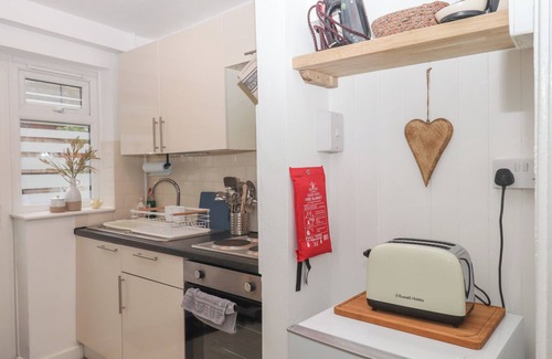 Teignmouth House | PIE COTTAGE, family friendly, character holiday cottage in Teignmouth