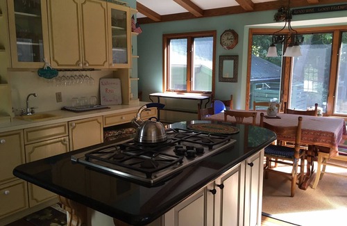 Fennville House | Pier Cove Farm House W/Private Beach & Wooded Trails Near Saugatuck/Douglas