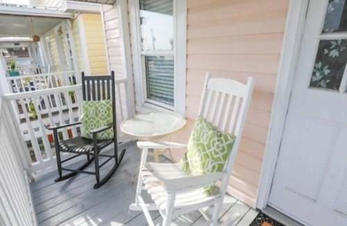 Kure Beach Cottage | Pier View 2 - Beautifully Renovated 2-bedroom Cottage. Enjoy the Local Charm of Pleasure Island! 2 Cottage by Redawning