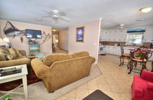 Yaupon Beach House | Pier View -3 Bedrooms/2 Bath/Sleeps 6/Short Walk to Beach