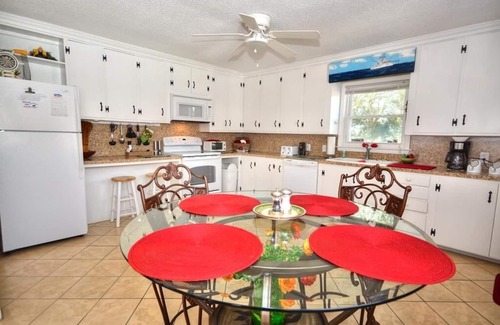 Yaupon Beach House | Pier View -3 Bedrooms/2 Bath/Sleeps 6/Short Walk to Beach