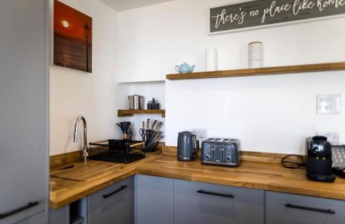 Eastbourne City Centre Apartment | Pier View - stylish flat with sea views