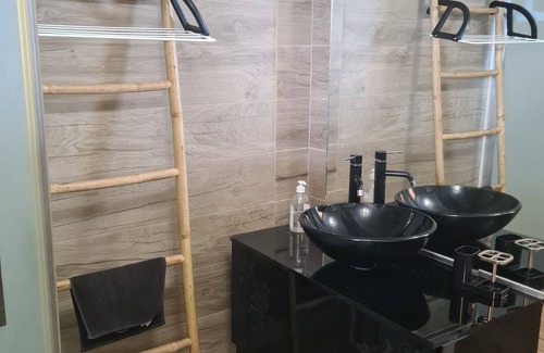 Charnay Apartment | Pierres Dorées : Calme et Détente sur la Route des Vins à Deux pas de Lyon