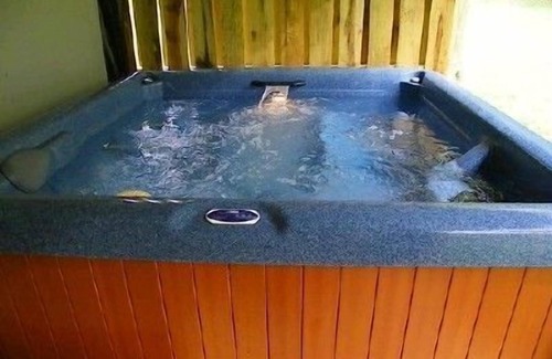 Gatlinburg - Pigeon Forge Ski Chalet | Pigeon Forge Budget Cabin Rental