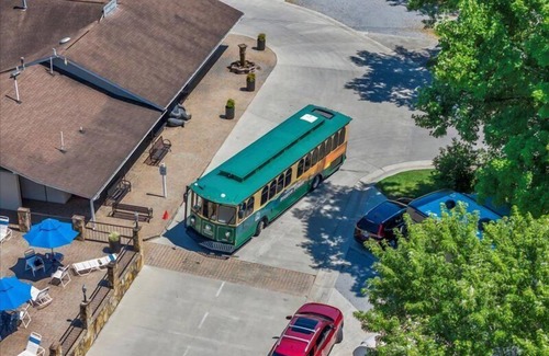 Gatlinburg - Pigeon Forge RV Rental | Pigeon Forge's 2BR Cottage