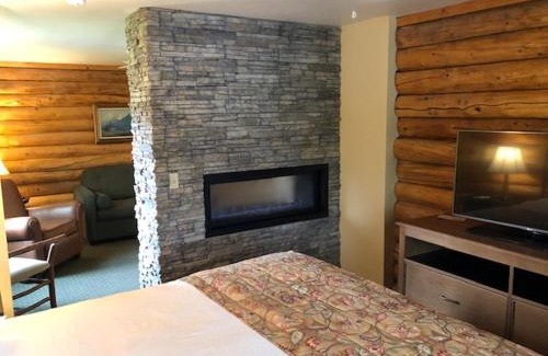 College Cabin | Pike's Waterfront Lodge