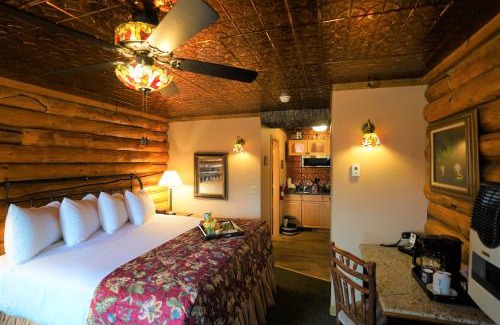 College Cabin | Pike's Waterfront Lodge