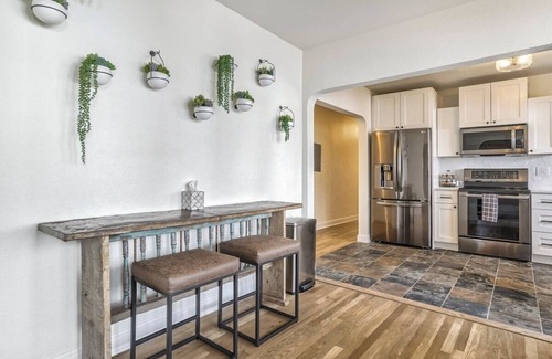 Central Colorado Springs House | Pikes Estate! Holiday Home w Game Room! Sleeps 24!