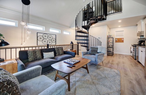 Central Colorado Springs House | Pikes Peak Getaway: 2 Homes w/3 Kitchens, 3 Living Rooms, 2 connect Fenced Yards