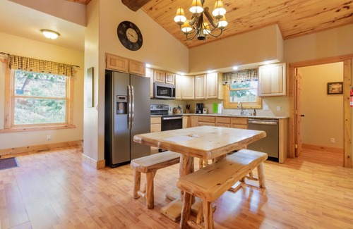 Woodland Park Cabin | Pikes Peak Ranch - Angler's Cove Cabin