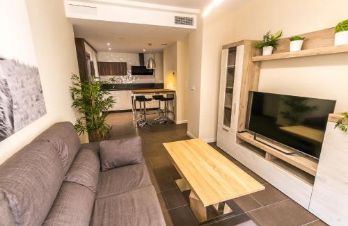 Jaen Apartment | Pilar8 - Apartamento céntrico y moderno con piscina y parking