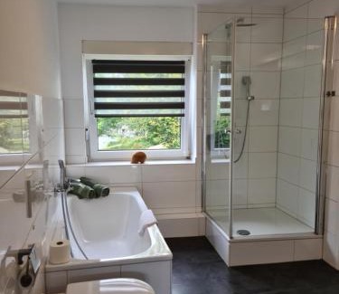 Meschede Apartment | Pilgrims "Bert" moderne Wohnung 2 SZ top wifi