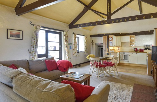 Westleigh Cottage | PILLHEAD CIDER HOUSE, pet friendly, with pool in Bideford