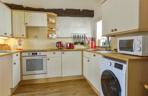 Westleigh Cottage | PILLHEAD CIDER HOUSE, pet friendly, with pool in Bideford