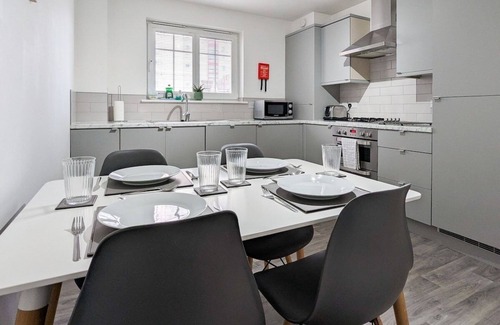 Dunfermline Apartment | Pilmuir Apartment 3 bed 2 bath