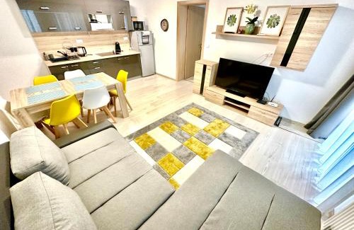 Siofok-Szabadifurdo Apartment | Pine Apartment & Pool