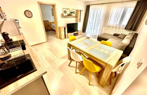 Siofok-Szabadifurdo Apartment | Pine Apartment & Pool