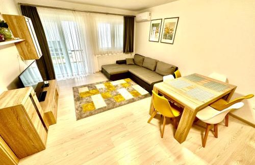 Siofok-Szabadifurdo Apartment | Pine Apartment & Pool