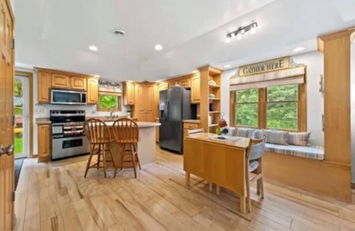 Krakow Cabin | Pine Bend River Retreat