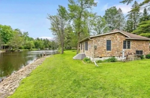 Krakow Cabin | Pine Bend River Retreat