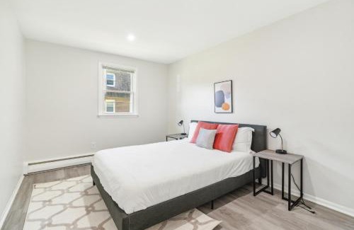 Newark Apartment | Pine Brook 1218 I Cozy & Comfy I Free Parking