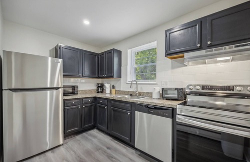 Newark Apartment | Pine Brook Apartments: Luxurious living in a stunning wooded setting