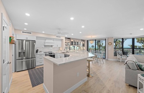 Sanibel Condo | Pine Cove 104: 3 BR Gulf Front Condo on West Gulf!