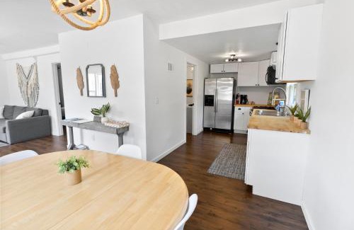 Douglas House | Pine Cove - Close to downtown and beaches
