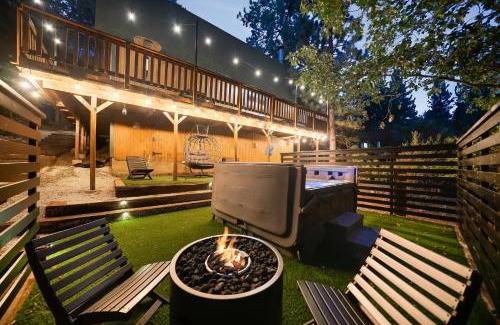 Sugarloaf House | Pine Den Cabin: Arcade+Fire Pit+BBQ
