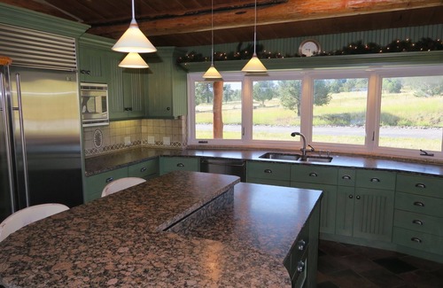 Ridgway House | Pine Grove Estate: Beautiful Log home on 40 acres with fantastic Mountain Views